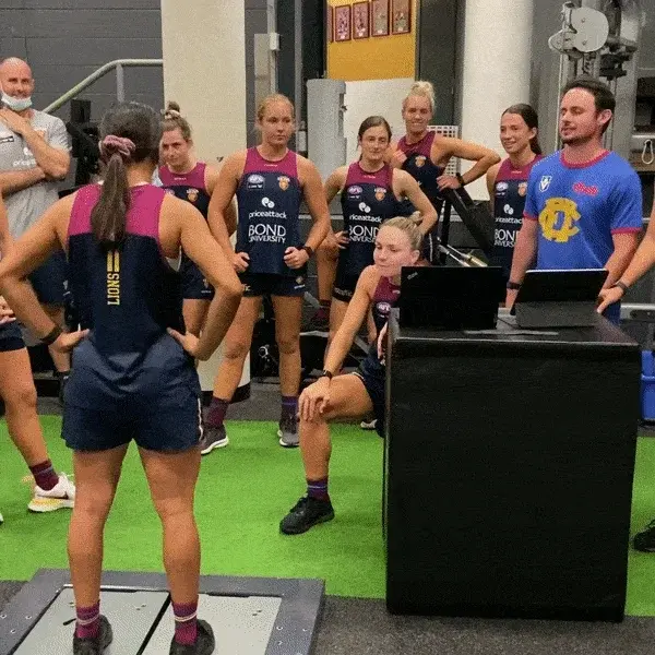 ブリズベンライオンズ(AFLW)の女性チームがVALDのForceDecksを使用している様子