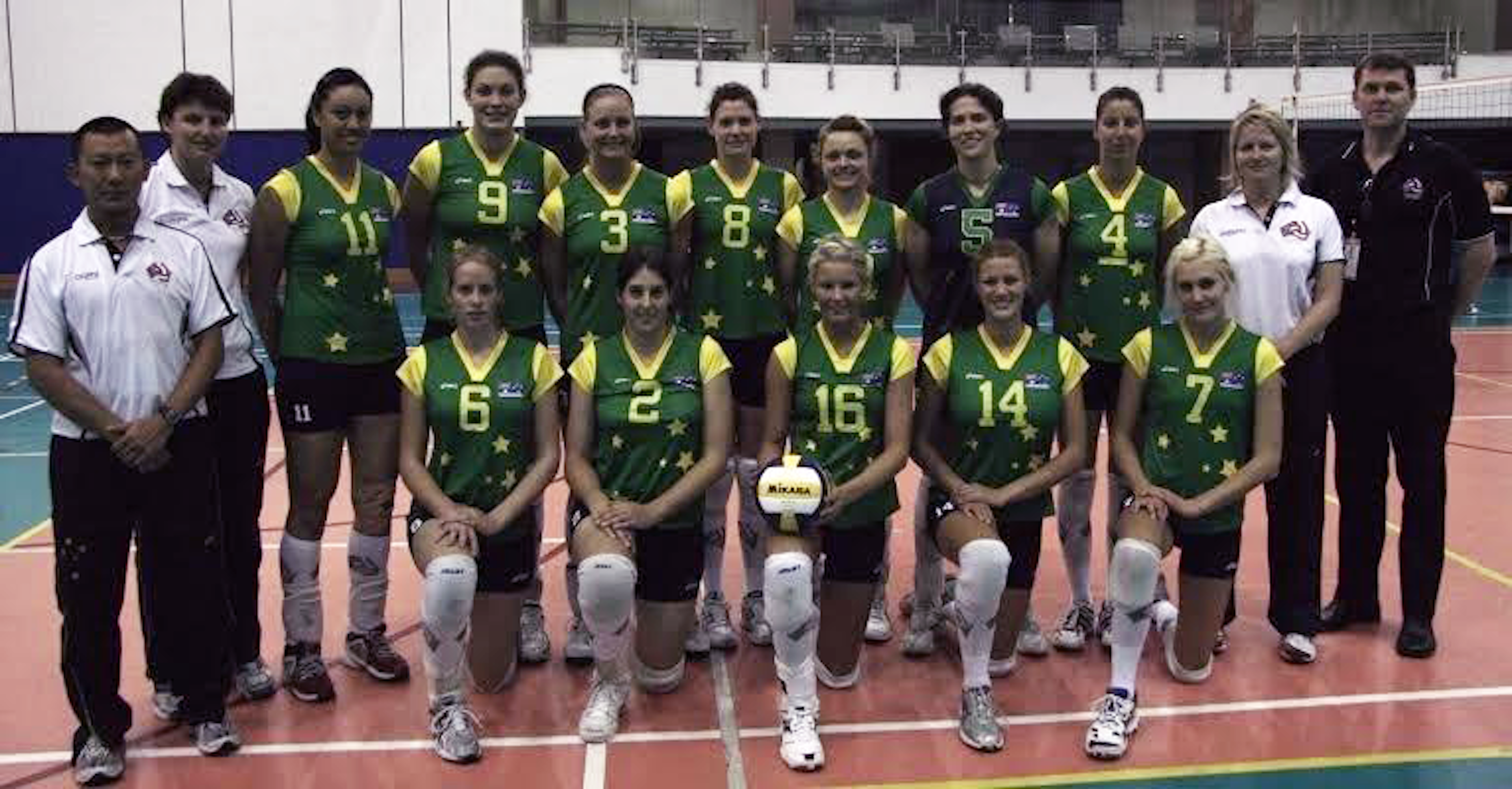 Amanda (right) with the 2008 Australian Women’s Volleyball Team at the International Women’s Volleyball Tournament, Abu Dhabi.