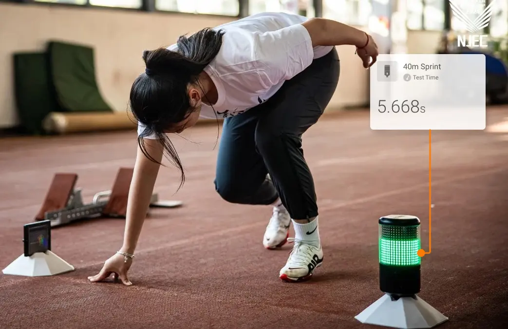 一位众量表现运动员通过SmartSpeed进行40米冲刺测试,获取实时运动表现反馈分析。